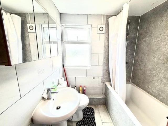 Carlisle Gardens, Ilford, IG1, Property for rent