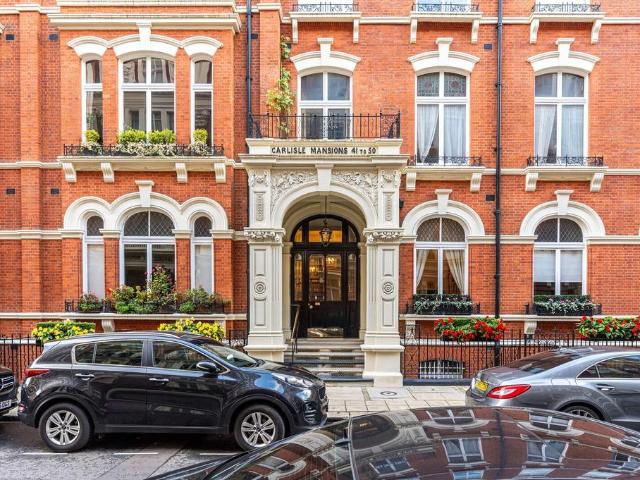 Carlisle Mansions, Westminster. 4 bed flat to rent £8,246 pcm £1,903 pw