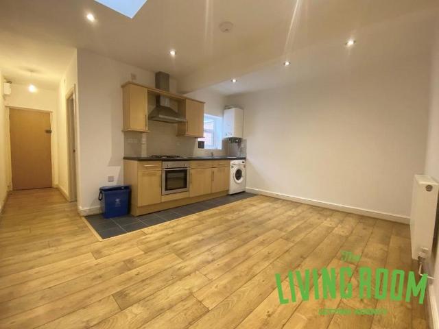 Carlisle Street, Splott, Cardiff 1 bed flat to rent £825 pcm £190 pw