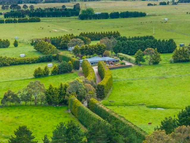 Carlsruhe Lifestyle: 40 Acres of Horses, Gardens, and Serenity