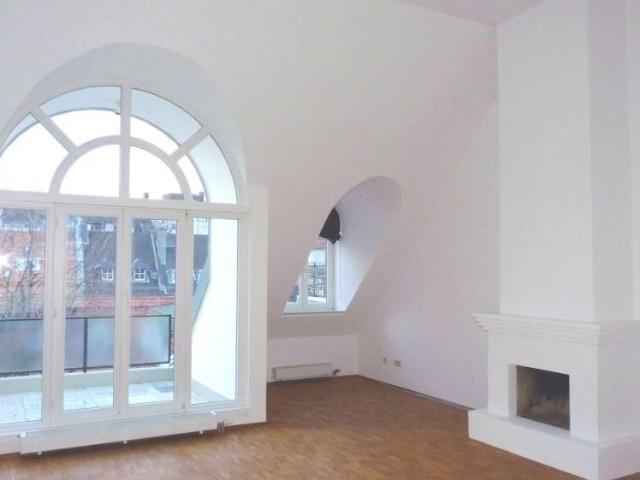 CARLSTADT, EXKLUSIVE 2 ZI. WHG AUFZUG, EBK, GÄSTE WC, DUSCHBAD, KAMIN, EINBAUSCHRÄNKE + LOGGIA !