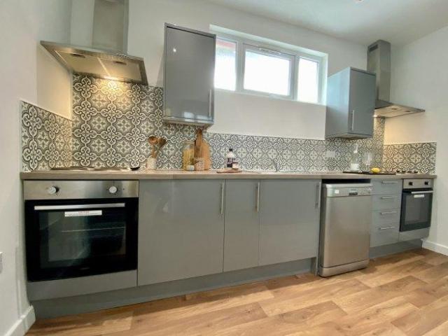 CARLTON AVENUE 2 bed house share to rent £1,900 pcm £438 pw