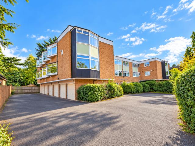 Carlton Avenue, Warwick Avenue. 2 bed flat to rent £1,300 pcm £300 pw