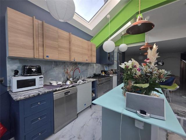 Carlton Avenue East, Wembley, Middx, HA9 3 bed apartment to rent £3,500 pcm £808 pw