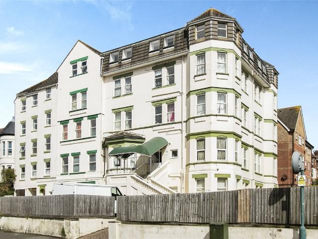 Carlton Court, Bournemouth BH1, 2 bed flat to rent, £1,000 pcm | PrimeLocation