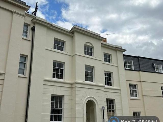 Carlton Crescent, Southampton, SO15 1 bed flat to rent £1,100 pcm £254 pw