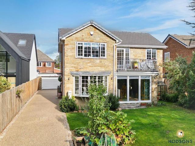 Carlton Croft, Sandal, Wakefield WF2, 4 bed property to rent, £2,200 pcm | PrimeLocation