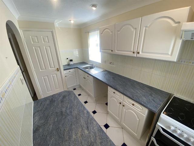 Carlton Drive, Bridgwater TA6, 1 bed flat to rent, £825 pcm | PrimeLocation