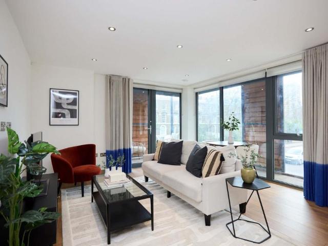 Carlton Grove, London SE15 2 bed flat to rent £3,680 pcm £849 pw