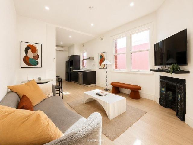 CARLTON HOUSE SPACIOUS FIRST FLOOR TWO BEDROOM APARTMENT I HAVEN AGENTS