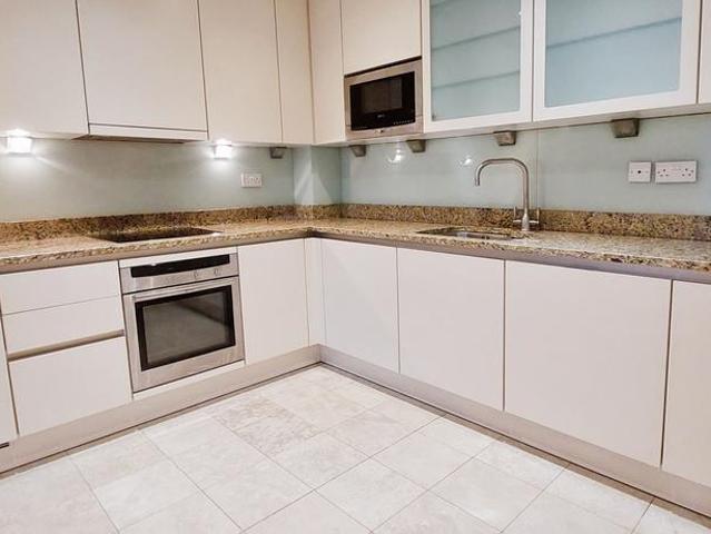 Carlton Place, Whitefield, M45 7JX 2 bed flat to rent £1,950 pcm £450 pw