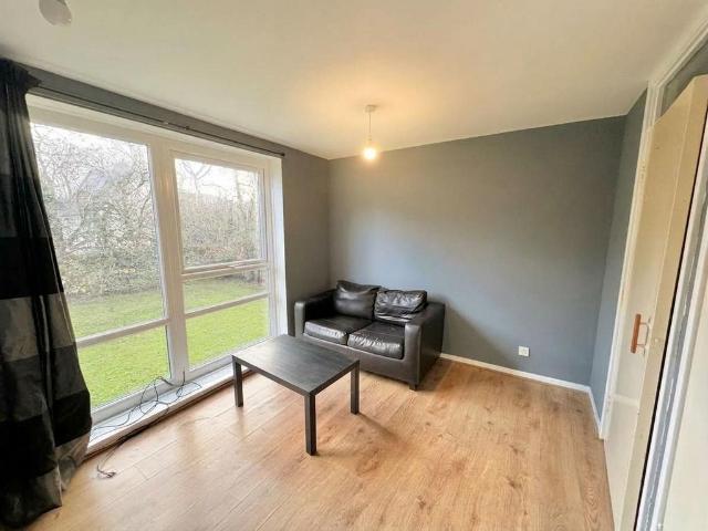 Carlton Road, Dudley Court Carlton. 1 bed apartment to rent £875 pcm £202 pw