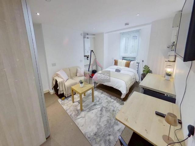 Carlton Road, Salford, Manchester Studio to rent £895 pcm £207 pw