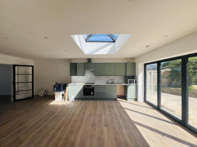 Carlton Road, Romford RM2 3 bed semi detached house to rent £2,500 pcm £577 pw