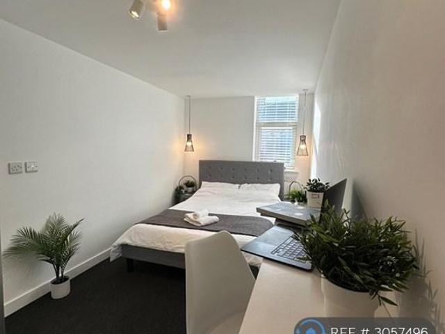 Carlton St, Halifax, HX1 1 bed in a house share to rent £610 pcm £141 pw