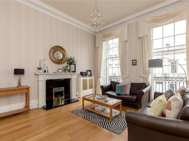 Carlton Street, Edinburgh, EH4 2 bed apartment to rent £2,100 pcm £485 pw