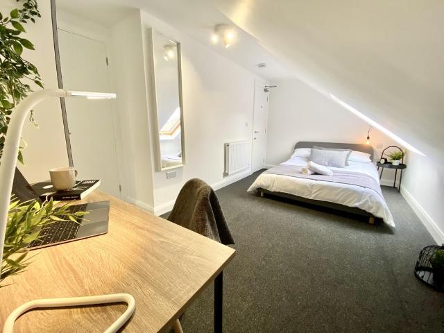Carlton Street, Halifax HX1 8 bed house of multiple occupation to rent £525 pcm £121 pw