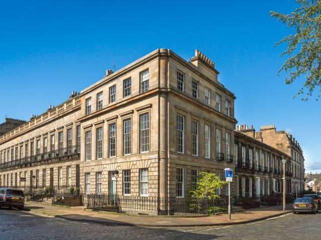 Carlton Street, New Town, Edinburgh, EH4 3 bed flat to rent £2,300 pcm £531 pw