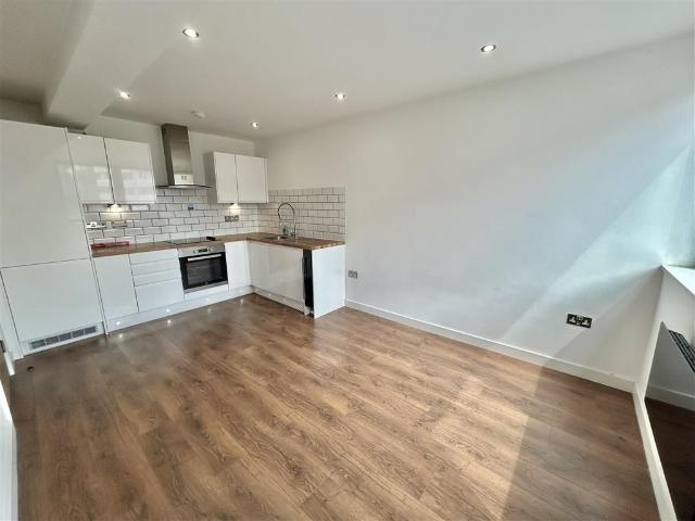 Carlton Square, Carlton, Nottingham NG4, 1 bed flat to rent, £800 pcm | PrimeLocation