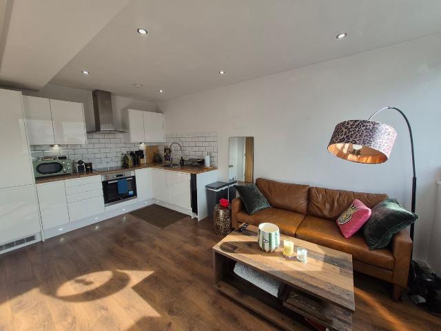 Carlton Square, Nottingham NG4, 1 bed flat to rent, £800 pcm | PrimeLocation