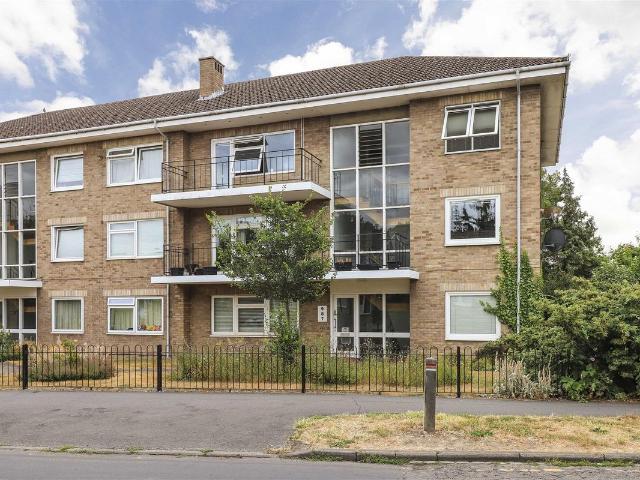 Carlton Way, Cambridge CB4, 3 bed flat to rent, £1,700 pcm | PrimeLocation
