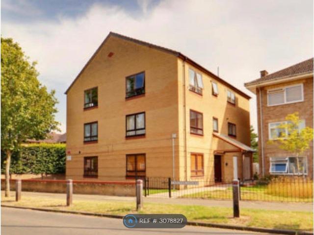 Carlton Way, Cambridge CB4, 3 bed flat to rent, £2,050 pcm | PrimeLocation