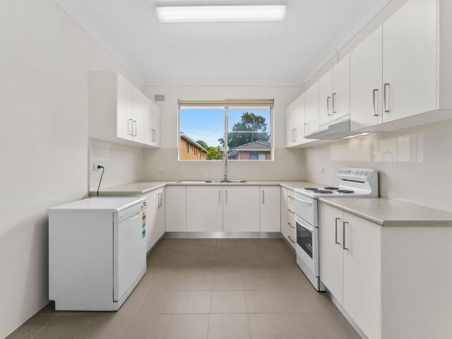 Carlton, 10/7 Shaftesbury Street