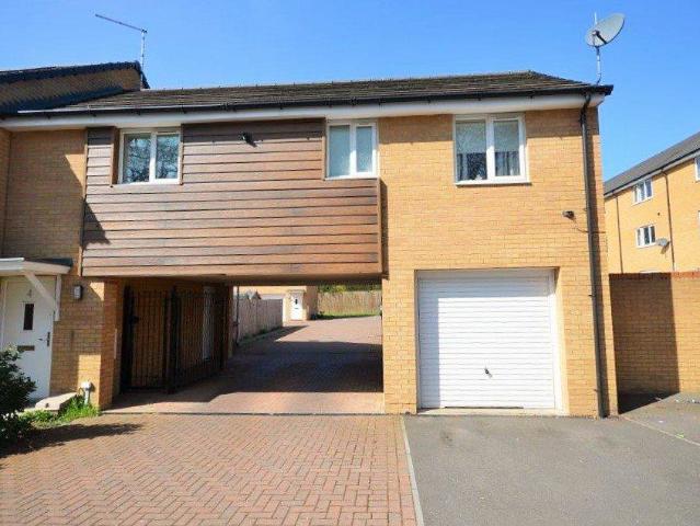 Carltonwood Close, 2 bed flat to rent £850 pcm £196 pw