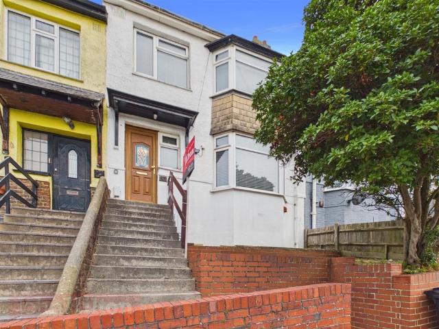 Carlyle Avenue, Brighton, East Sussex 4 bed terraced house to rent £2,340 pcm £540 pw