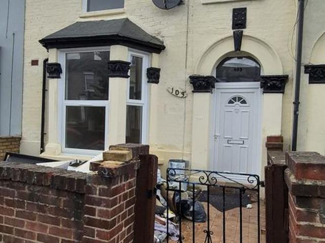 Carlyle Road, London E12 5 bed terraced house to rent £3,800 pcm £877 pw