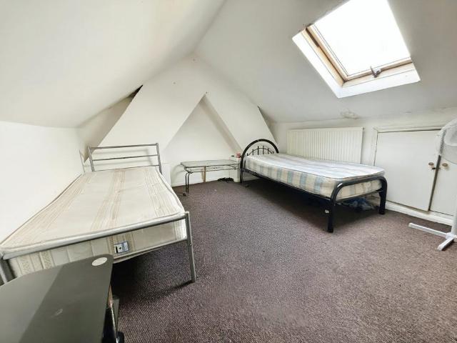 Carlyle Road, London E12 1 bed in a house share to rent £800 pcm £185 pw