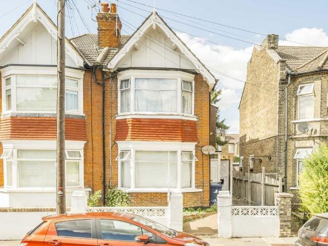 Carlyle Road, London W5 1 bed flat to rent £2,000 pcm £462 pw
