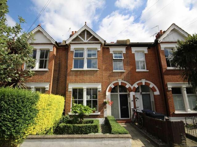 Carlyle Road, London W5 2 bed flat to rent £2,350 pcm £542 pw