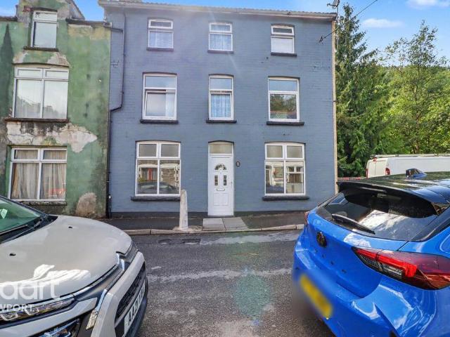 Carlyle Street, Abertillery 4 bed end of terrace house to rent £1,000 pcm £231 pw