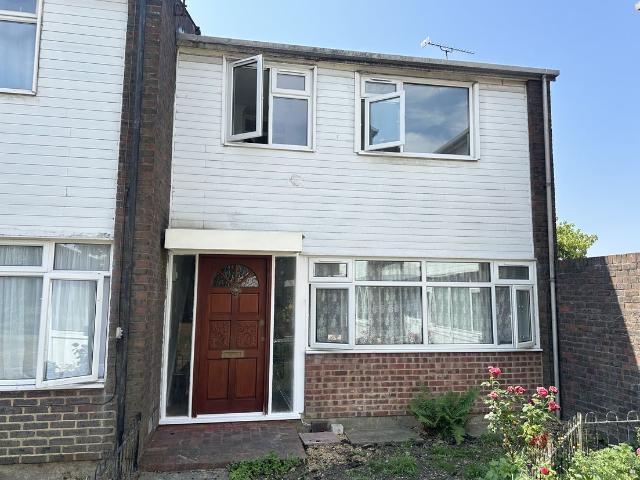 Carmarthen Close, Farnborough GU14, 3 bed end terrace house to rent, £1,650 pcm | PrimeLocation