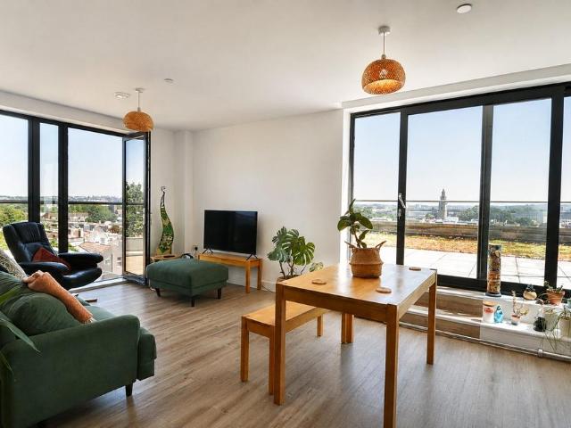 Carmen Beckford Street, Bristol. 2 bed apartment to rent £2,000 pcm £462 pw