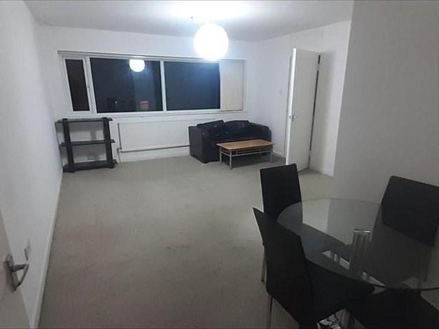 Carmel Court, Manchester, M8 2 bed flat to rent £845 pcm £195 pw