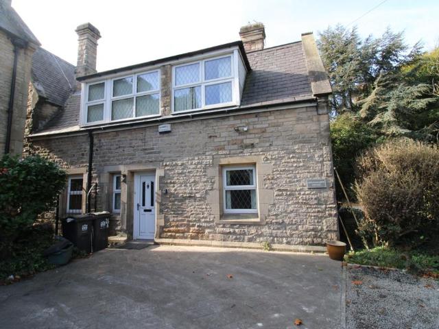 Carmel Road South, Darlington. 2 bed cottage to rent £900 pcm £208 pw
