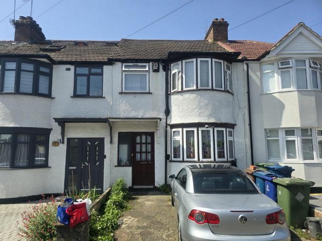 Carmelite Road, Harrow, HA3 3 bed terraced house to rent £2,349 pcm £542 pw
