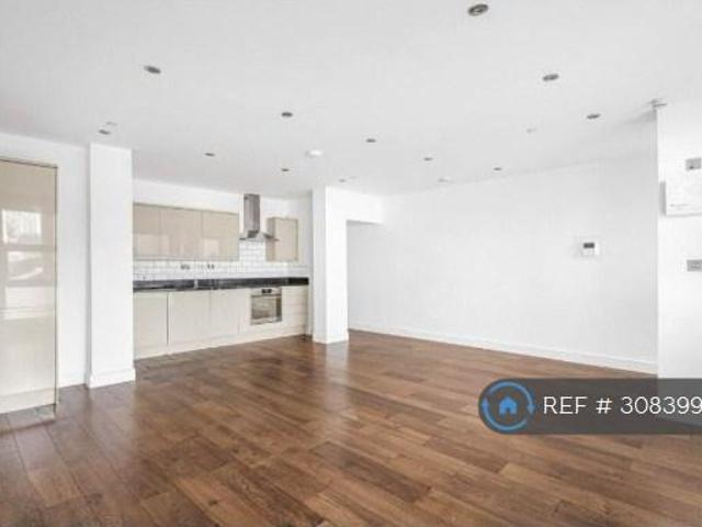 Carmine Wharf, London, E14 2 bed flat to rent £2,200 pcm £508 pw