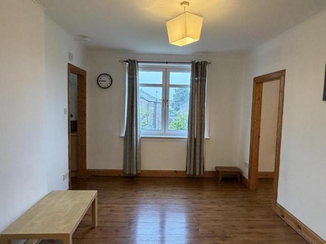 Carmunnock Road, Croftfoot 3 bed flat to rent £975 pcm £225 pw