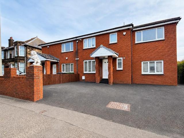Carmyle Avenue, Carmyle 5 bed semi detached house to rent £2,300 pcm £531 pw