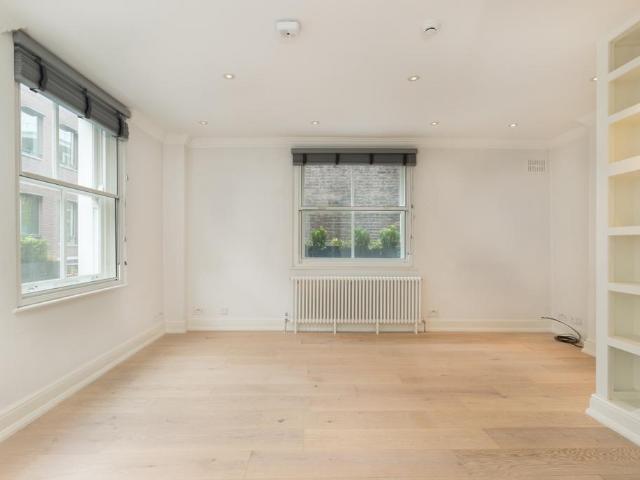 Carnaby Street, Carnaby W1 Studio to rent £2,600 pcm £600 pw