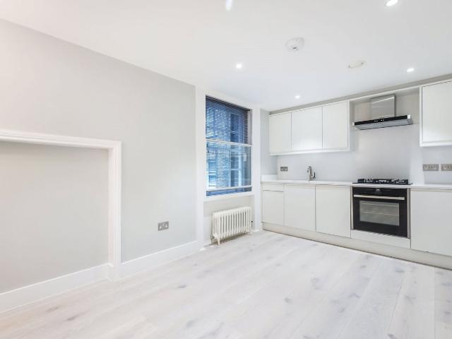 Carnaby Street W1F, 1 bed flat to rent, £2,708 pcm | PrimeLocation