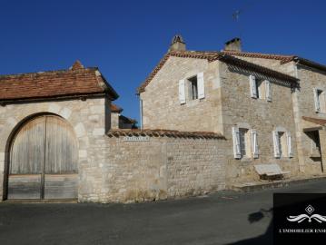 Carnac Rouffiac: maison de village 7 pièces à vendre