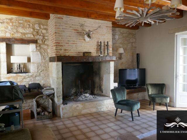 Carnac Rouffiac: maison de village 7 pièces à vendre