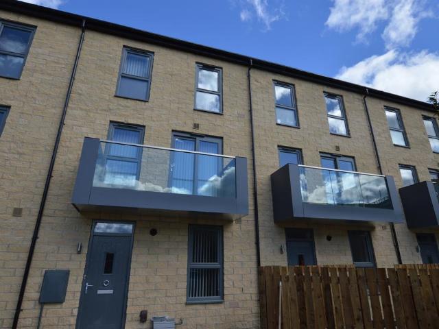 Carnforth Avenue, Wakefield, WF1 2 bed house to rent £975 pcm £225 pw