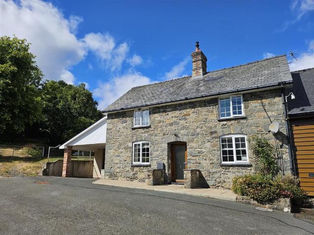 Carno, Caersws 4 bed semi detached house to rent £1,100 pcm £254 pw