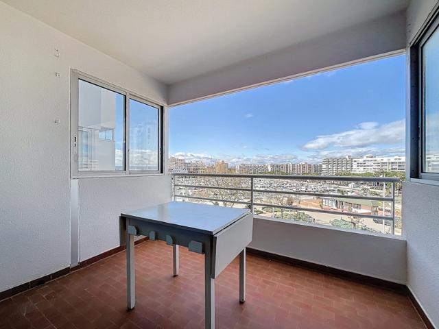 CARNON PORT APPARTEMENT F2 AVEC PARKING PRIVE