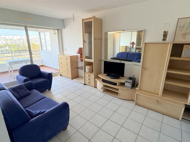 CARNON PLAGE F2 AVEC TERRASSE ET LOGGIA VUE PORT + PARKING